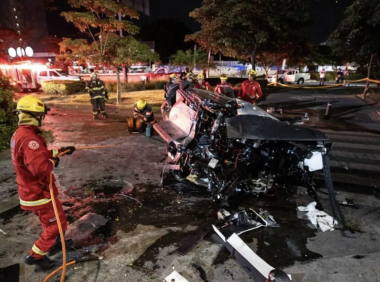 特斯拉Cybertruck大型事故,撞得稀巴烂,四人奇迹生还